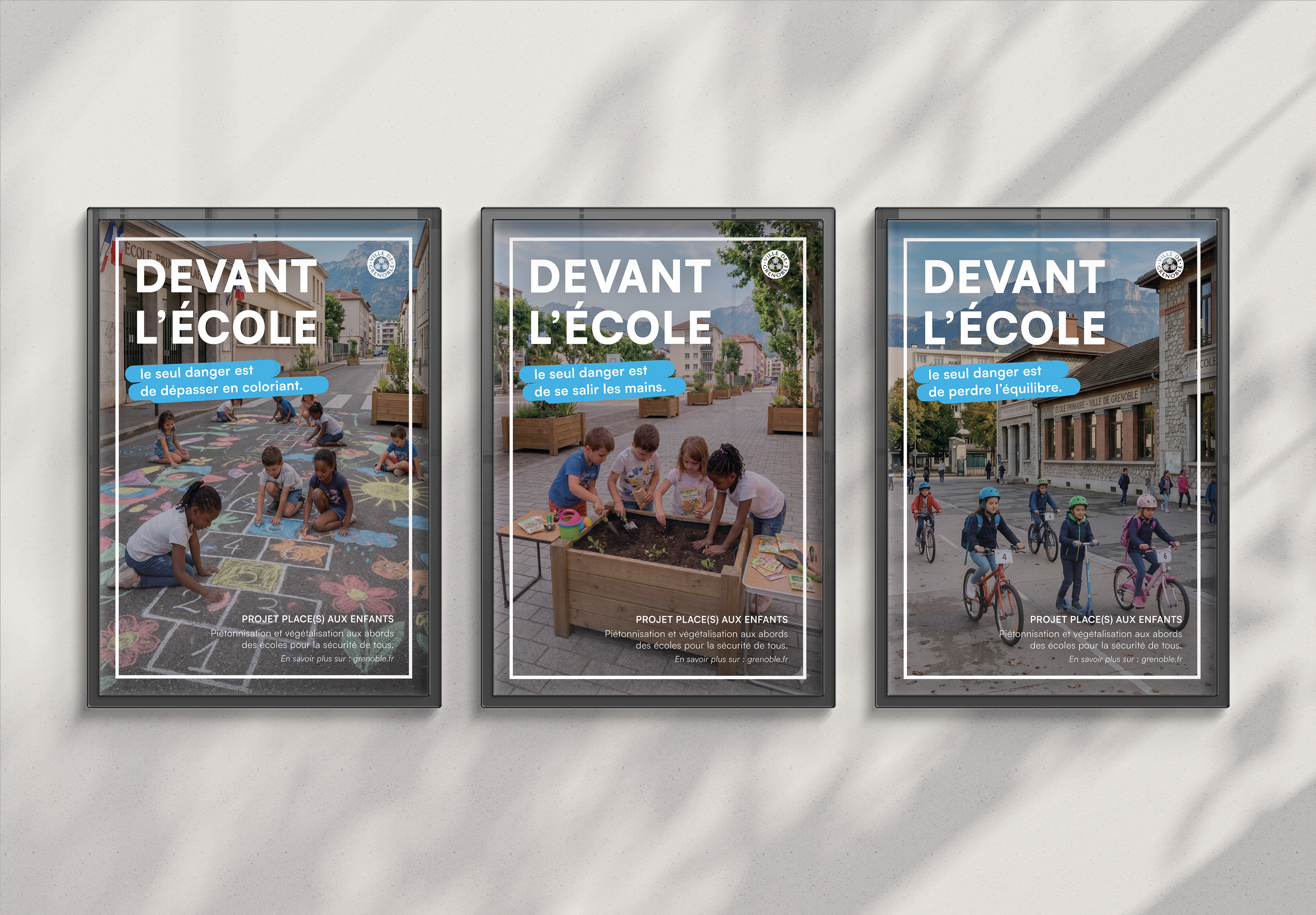 Devant l'école
